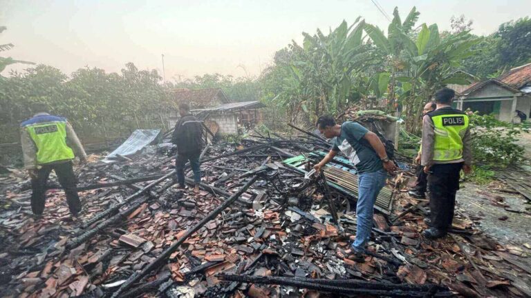 Kebakaran Rumah di Ngampon Jepon