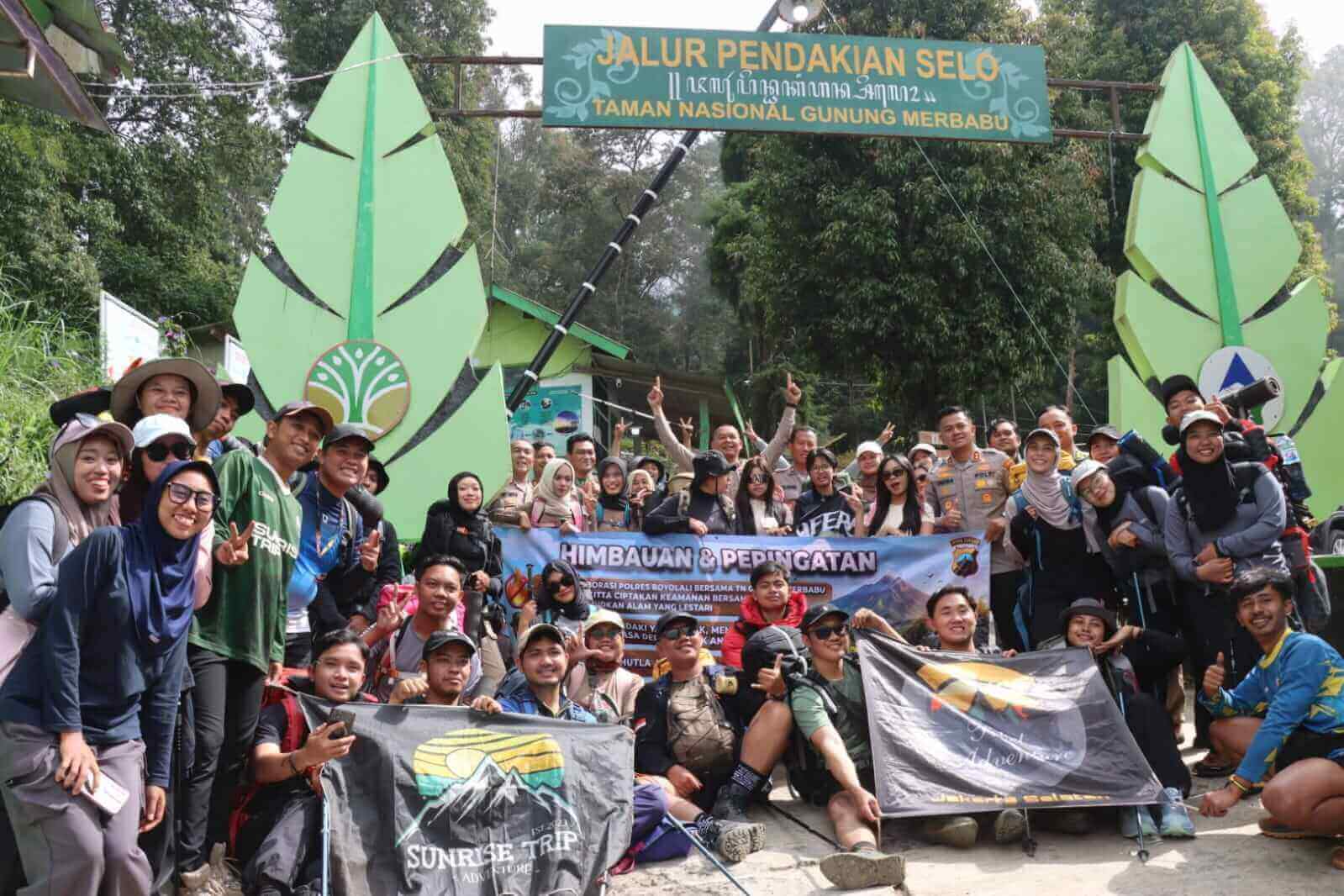 Pendaki Gunung Merbabu Via Jalur Selo 