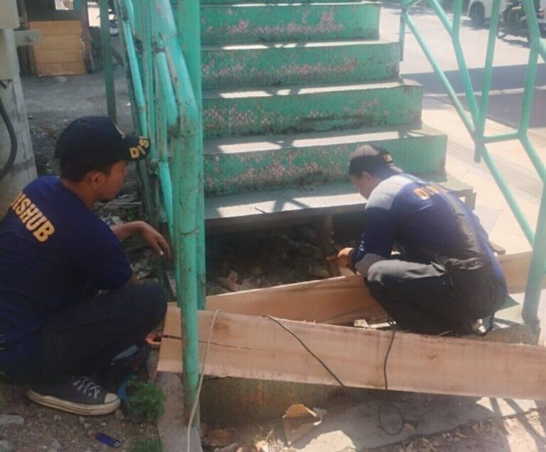 Perbaikan JPO Pasar Bulu