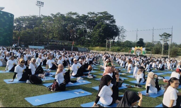 Yoga Massal Unwahas Semarang