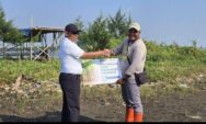 Bandara Ahmad Yani Salurkan Dukungan Perawatan Mangrove kepada Petani Pesisir 