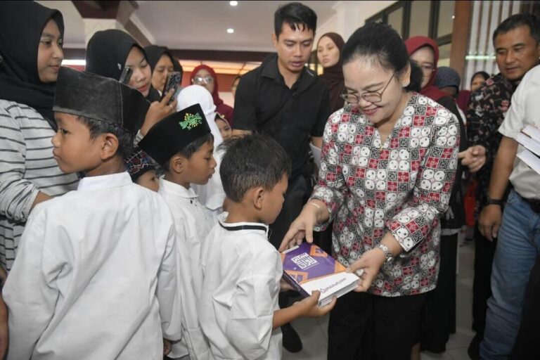 Wali Kota Agustina