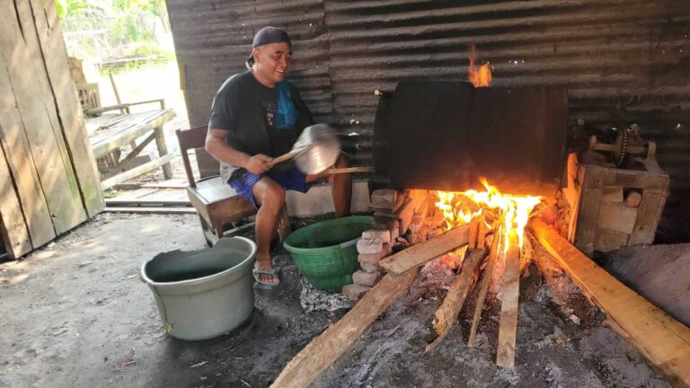 Pengusaha Kerupuk Bakar Blora