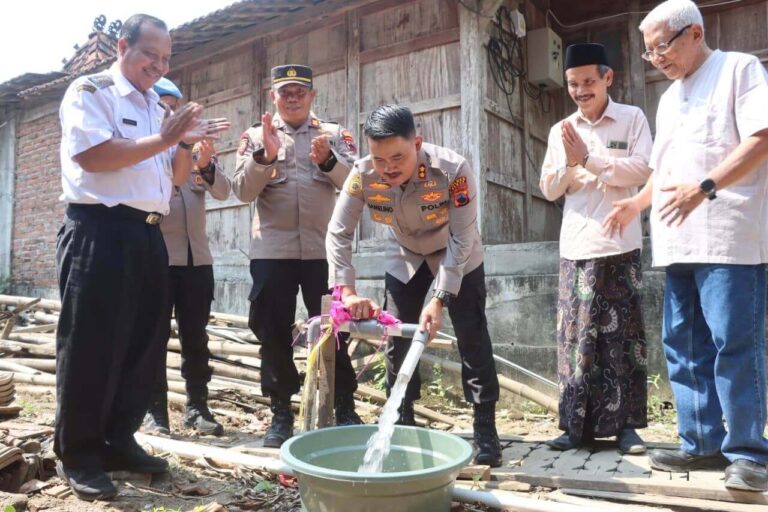 Peresmian Sumur Bor di Solondoko
