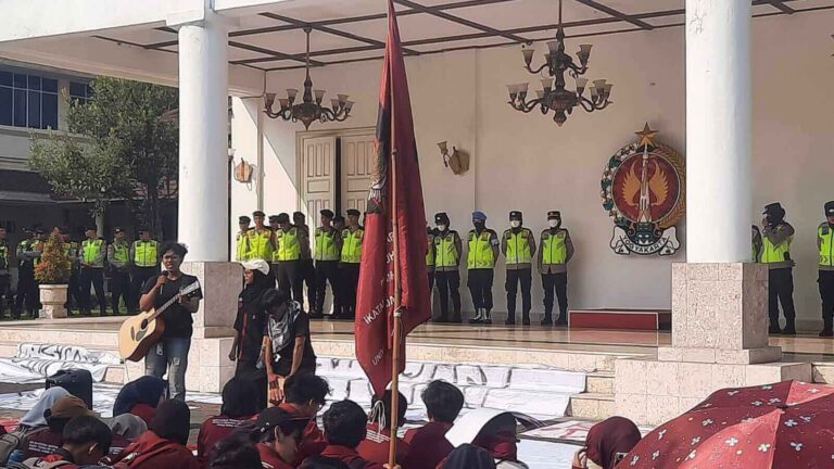 IMM DIY Gelar Aksi di DPRD, Soroti Program MBG hingga Koperasi Desa Merah Putih