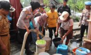 Polres Semarang Salurkan 15.000 Liter Air Bersih untuk Warga Terdampak Kekeringan di Plumutan