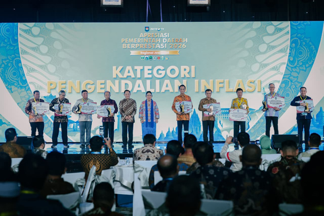 Ahmad Luthfi Antarkan Jawa Tengah Raih Penghargaan Pengendalian Inflasi dari Kemendagri