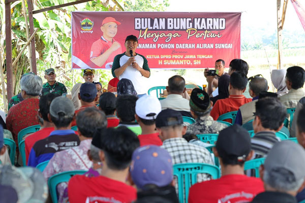 Semangat Bulan Bung Karno, Sumanto Ajak Warga Tanam Pohon Lewat Gerakan Merawat Pertiwi di Dayu