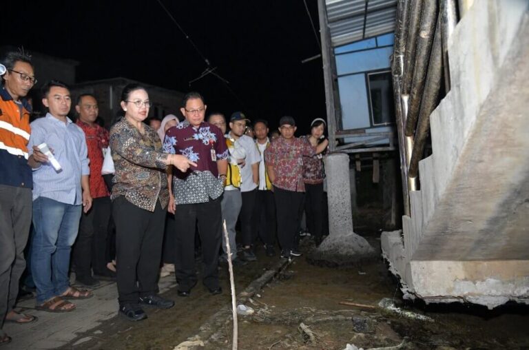 Agustina Tinjau Tambak Lorok