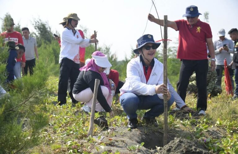 Agustina di Pantai Tirang