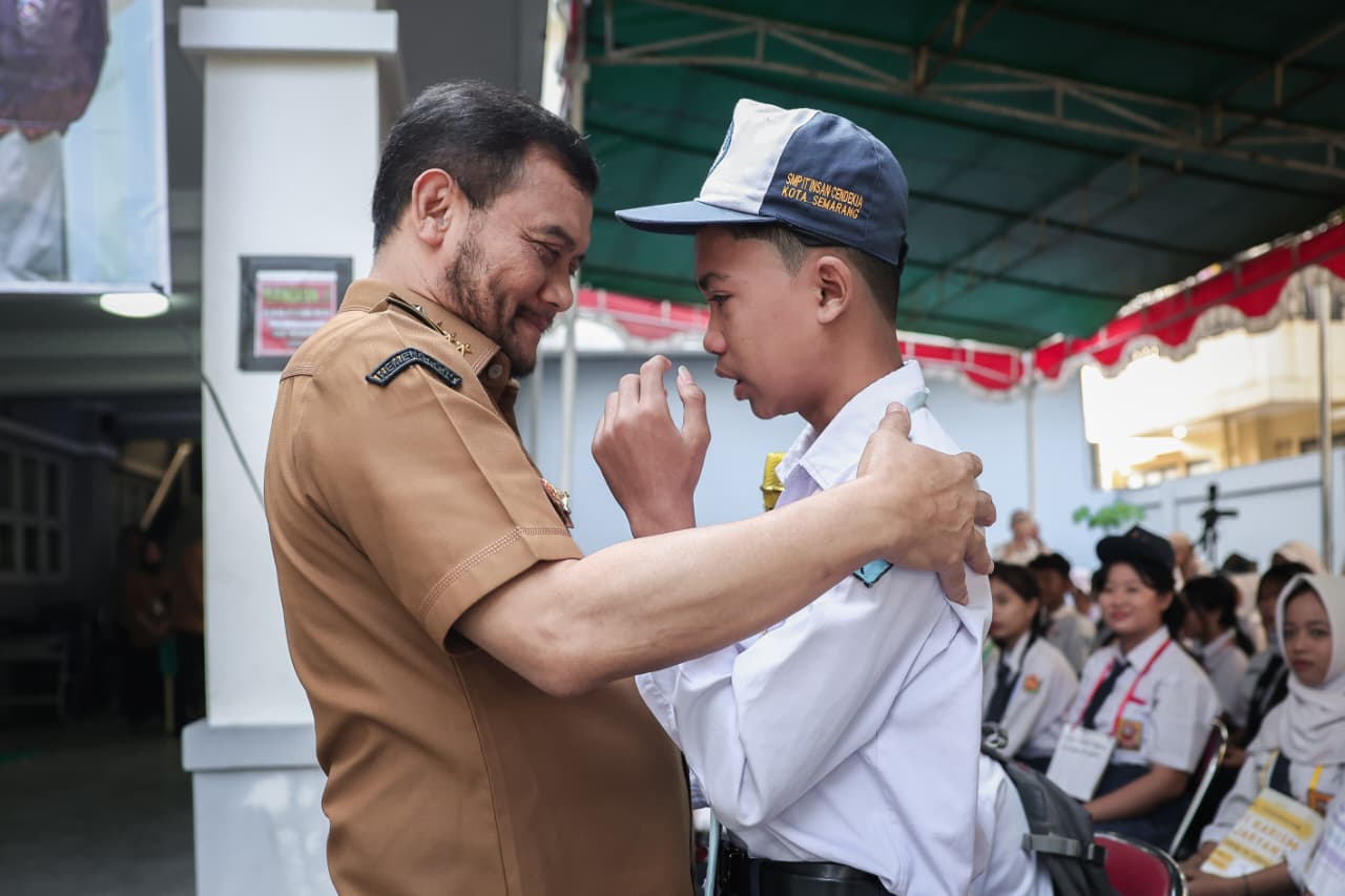 Gubernur Ahmad Luthfi