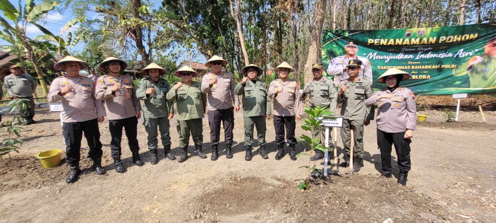 Kakorbinmas Baharkam Polri dan Perhutani Blora