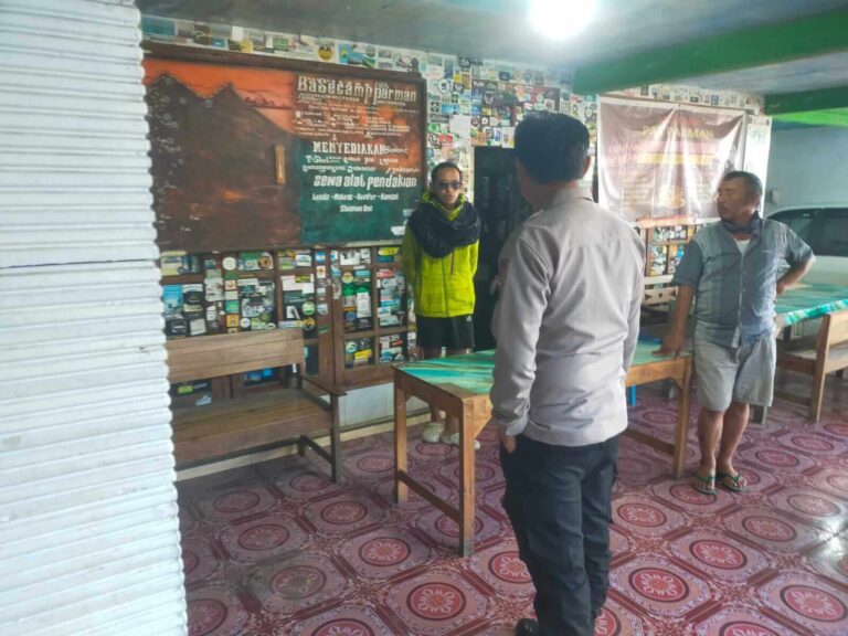 Pendaki Meninggal di Basecamp Gunung Merbabu Via Selo