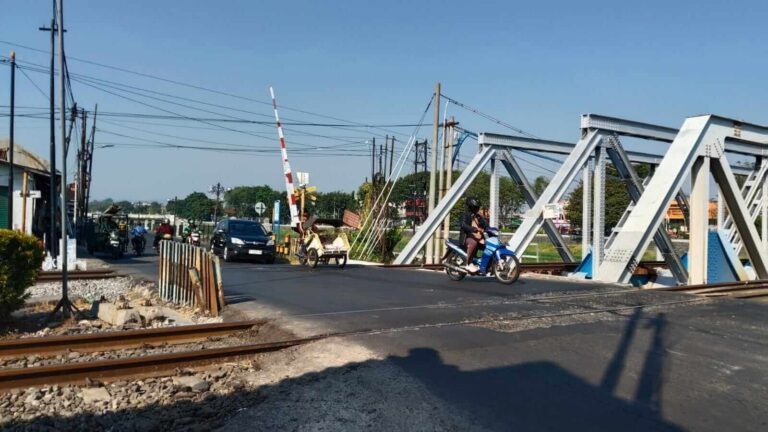 Perlintasan Kokrosono Semarang