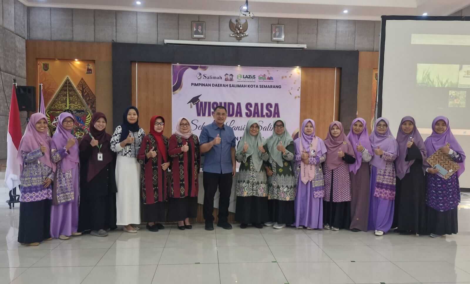 Wisuda Sekolah Lansia Salimah Angkatan Pertama