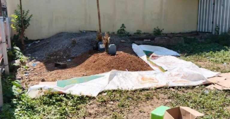 Makam di Tengah Pemukiman Kudus