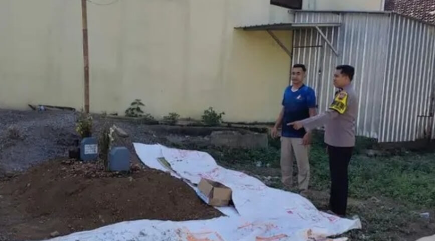 Makam di Tengah Permukiman Kudus