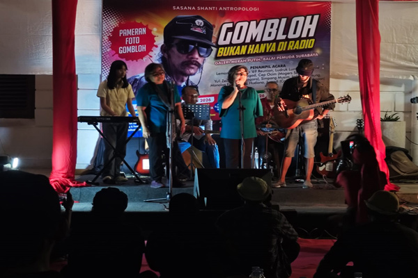 Gombloh Bukan Hanya di Radio, Cara Mogers Mengenang Gombloh