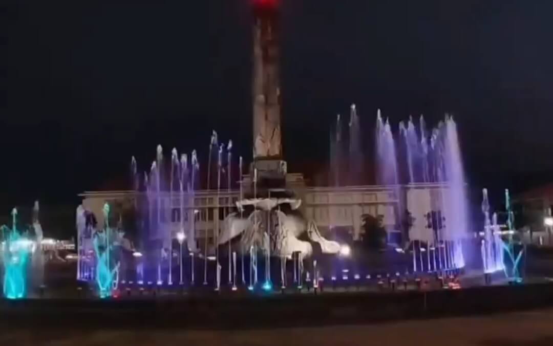 Air Mancur Menari Tugu Muda