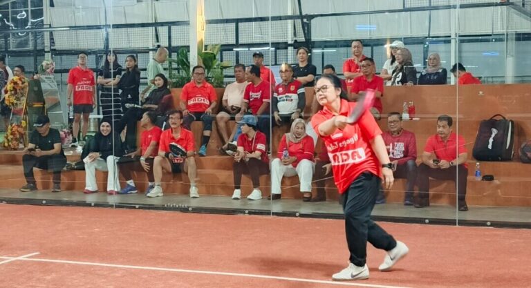 Agustina Mak Jegagik Padel