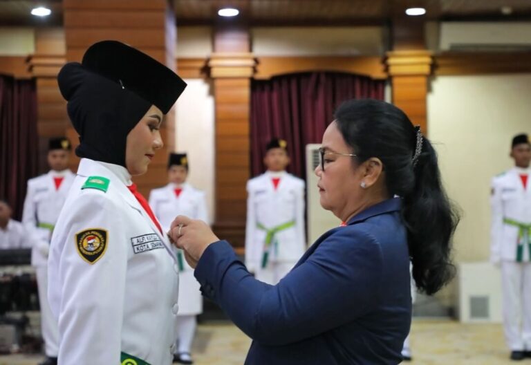 Agustina Kukuhkan Paskibraka Semarang