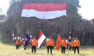 Basarnas Semarang Pengibaran Bendera Merah Putih di Tebing Djaro Kendal