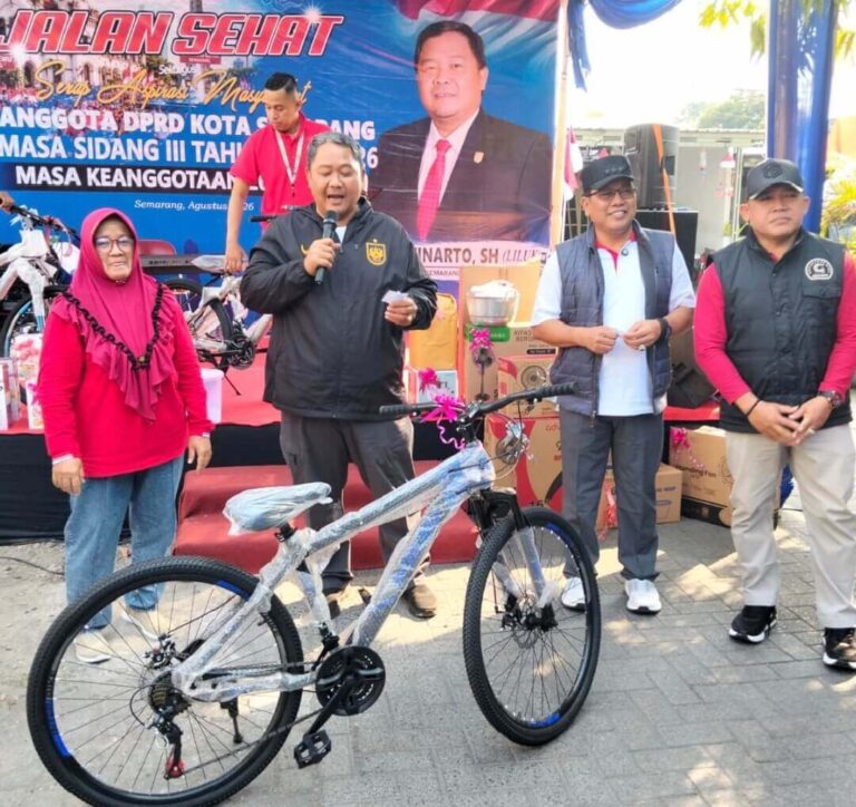 Wahyoe Winarto Jalan Sehat dan Serap Aspirasi di RW II Wonodri