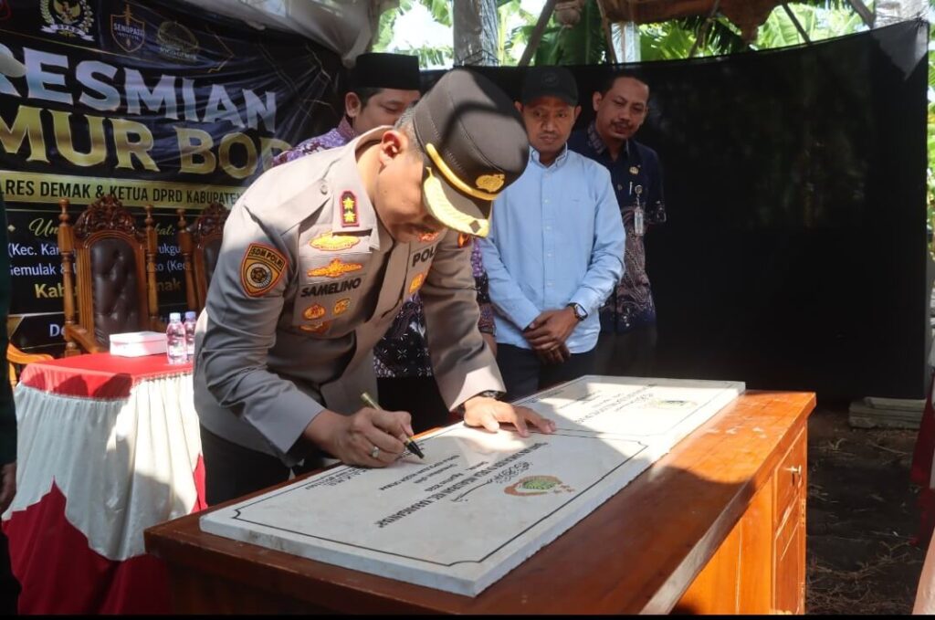 Peresmian sumur bor di Dukuh Kalitekuk, Desa Ngaluran