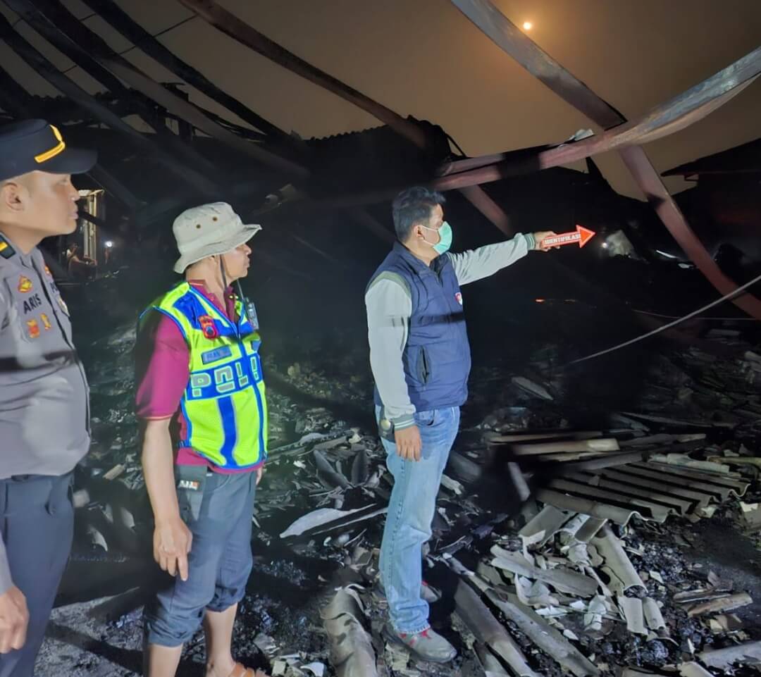Kebakaran Pasar Desa Sedo Demak