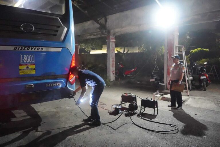 Ram cek bus Trans Semarang