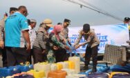 Dua Bulan Krisis Air Bersih, Polres Semarang Salurkan 60 Ribu Liter ke Warga Kemitir