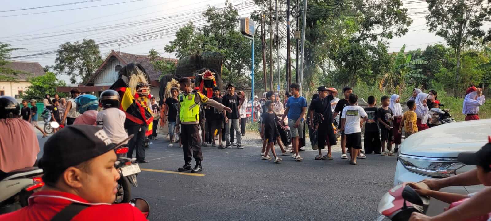 17 Barongan Hadiri Upacara Pengibaran Bendera HUT RI ke-81 di Lapangan Jiken