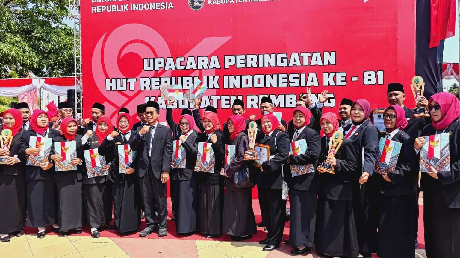 Penyerahan Penghargaan Adiwiyata 2026