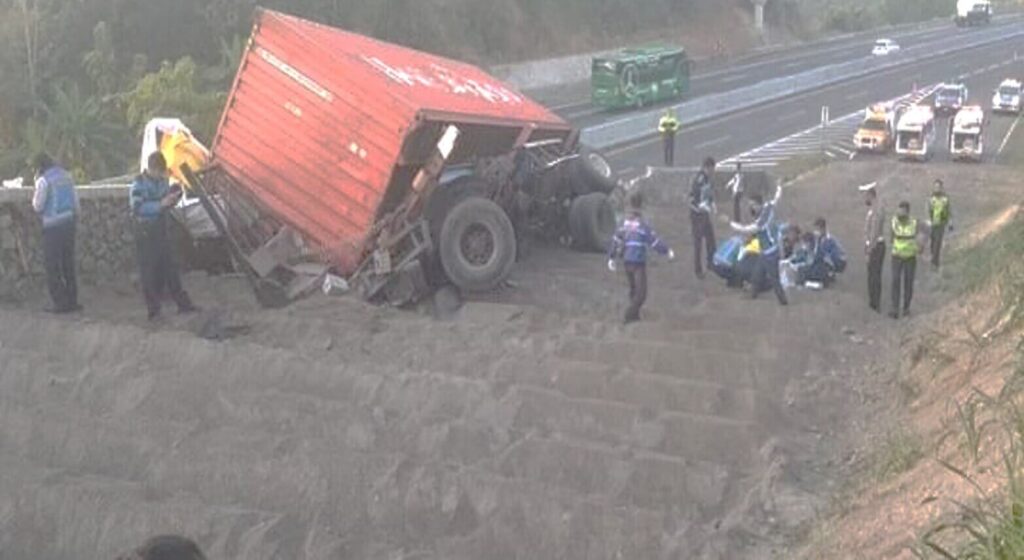 Kecelakaan di Jalan Tol