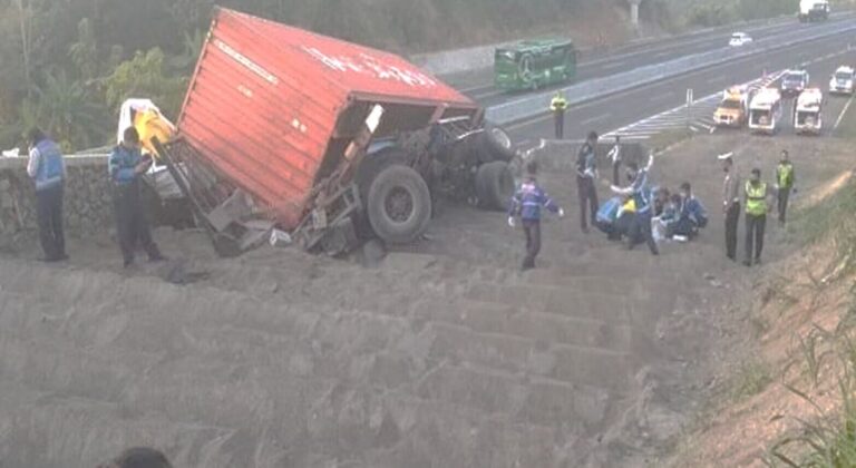 Kecelakaan di Jalan Tol
