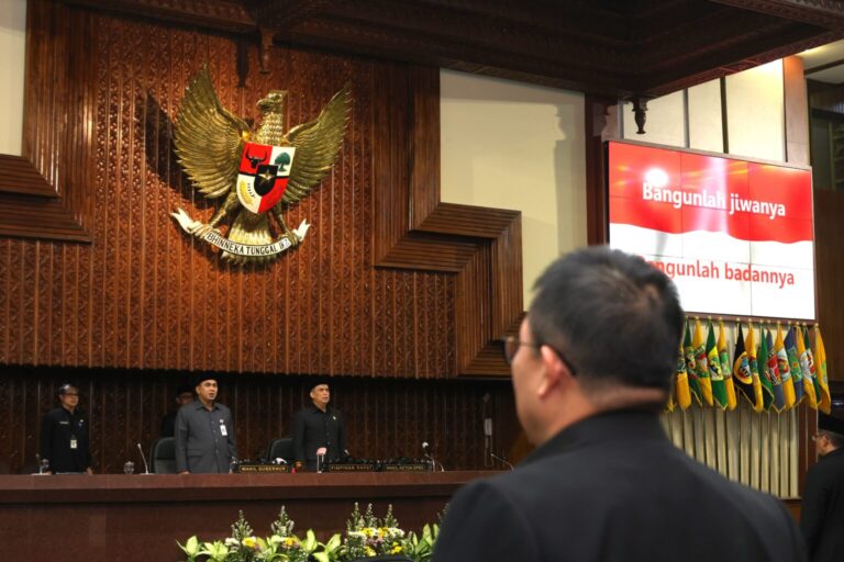 Rapat Paripurna Bahas Raperda Dana Cadangan Pilgub 2029