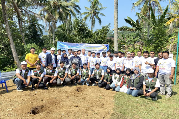 PPK Ormawa BEM UNTAG Semarang Bangun Greenhouse TOGA