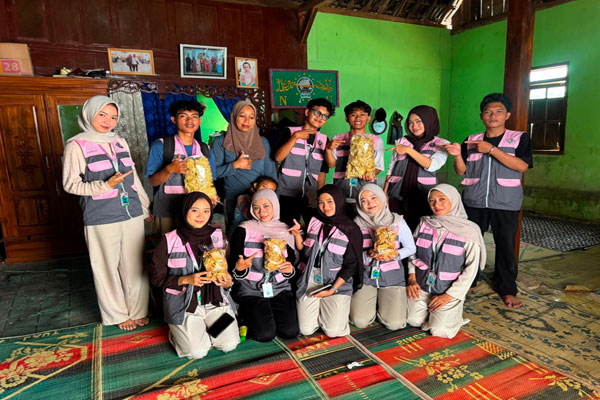 Tim KKN MIT-22 UIN Walisongo Dampingi UMKM Olah Daun Lokal Menjadi Keripik Bernilai Ekonomis