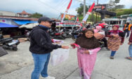 Meriahkan HUT RI, Setwan Jateng bersama Bikers Bagikan Merah Putih