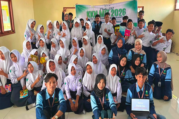 Mahasiswa KKN UIN Walisongo Edukasi Siswa MTs Nurul Huda tentang Bijak Bermedia Sosial dan Menggunakan AI