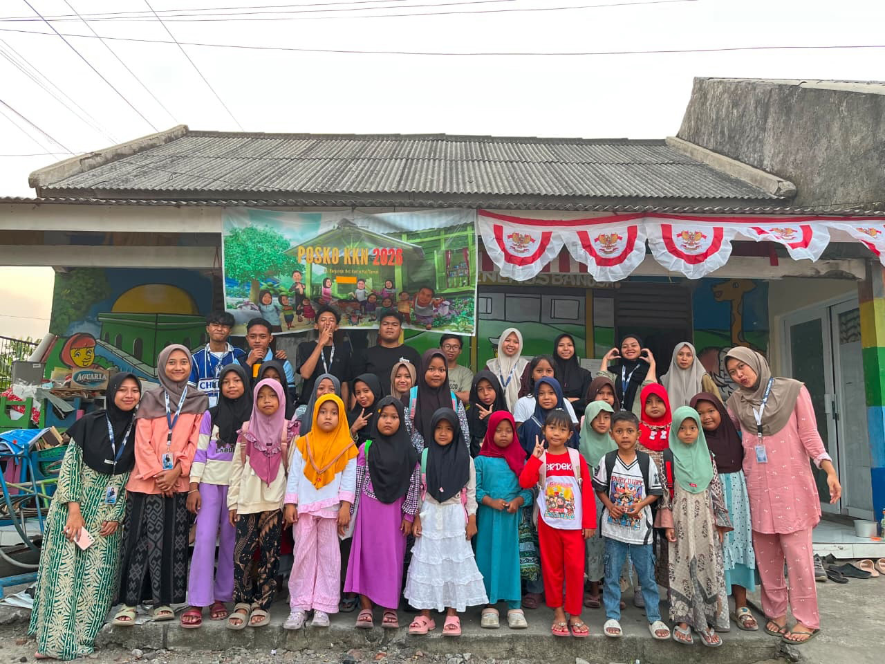 KKN Posko 87 Ubah Waktu Sore Anak-Anak Banjarejo Jadi Waktu Belajar