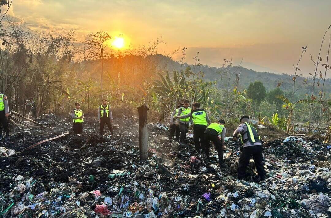 Kebakaran Lahan Penghijauan di Tol Bawen