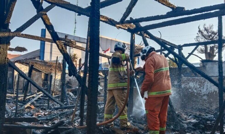 Kebakaran di Aspol Semarang Utara