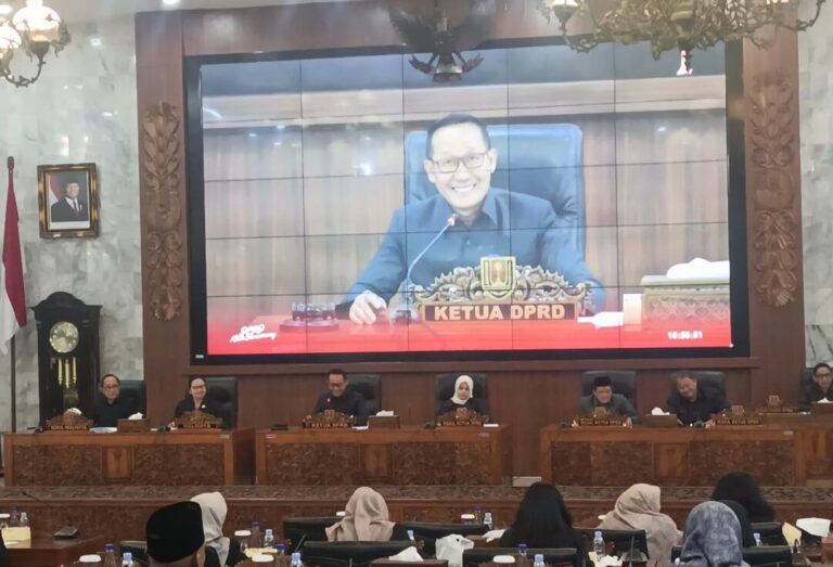 Rapat paripurna DPRD kota Semarang