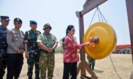 Agustina Bersama TNI, dan Warga Bergotong Royong Bangun Penggaron Kidul lewat TMMD