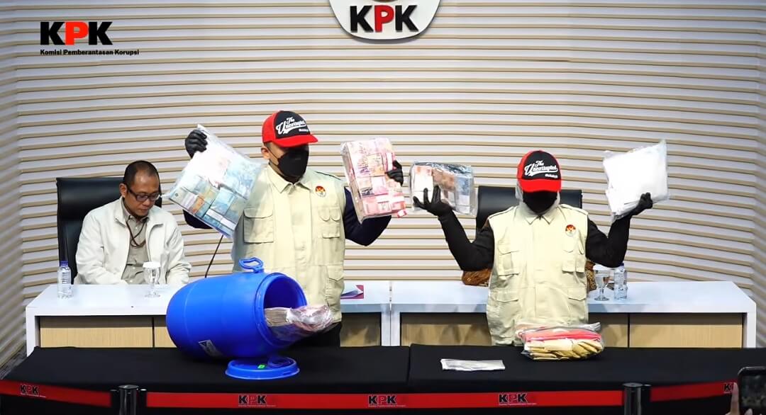 Konferensi pers OTT Bupati Klaten