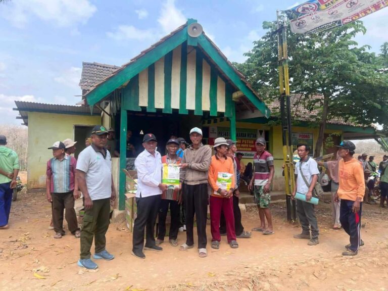 Perhutani Kebonharjo salurkan bantuan bibit jagung