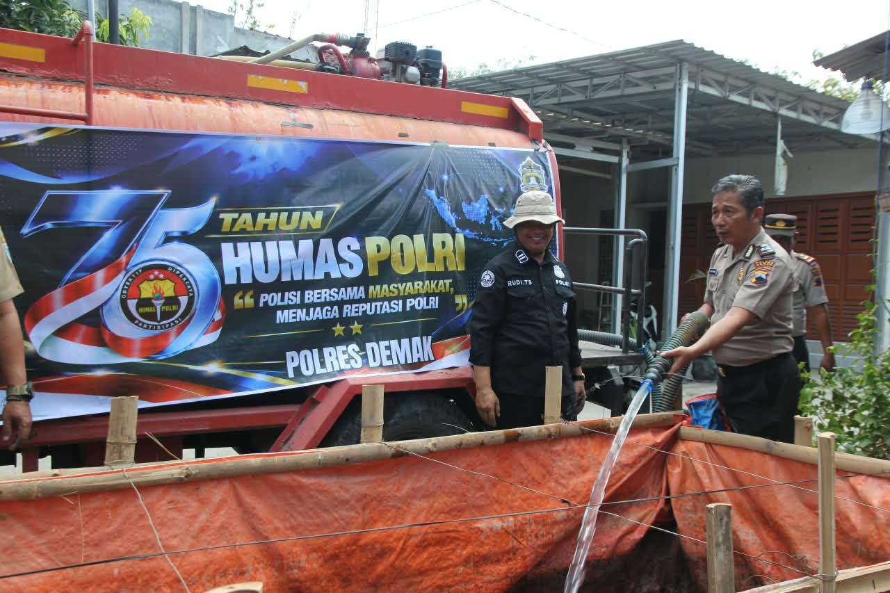 Bantuan Air Bersih Warga Rejosari